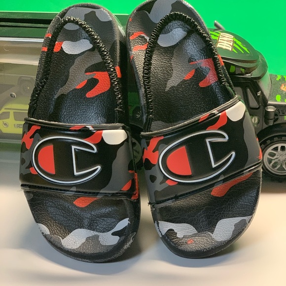 Champion Kids IPO Slide with Strap - Picture 2 of 7